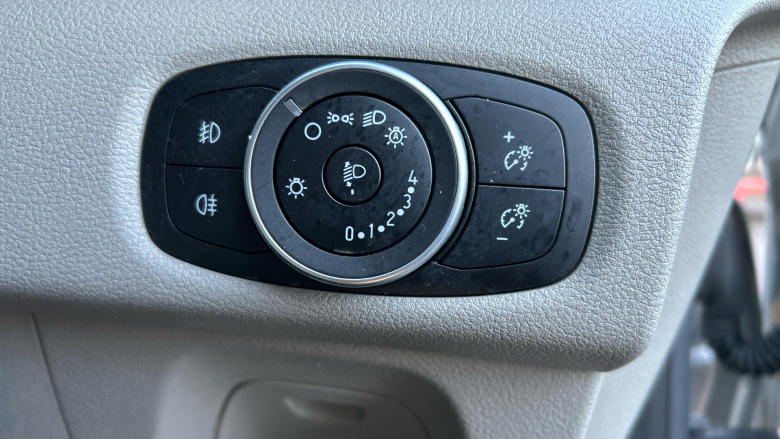 Ford Tourneo Custom Transit Custom Tourneo L2 Diesel Fwd 2.0 EcoBlue 150ps Low Roof 8 Seater Titanium